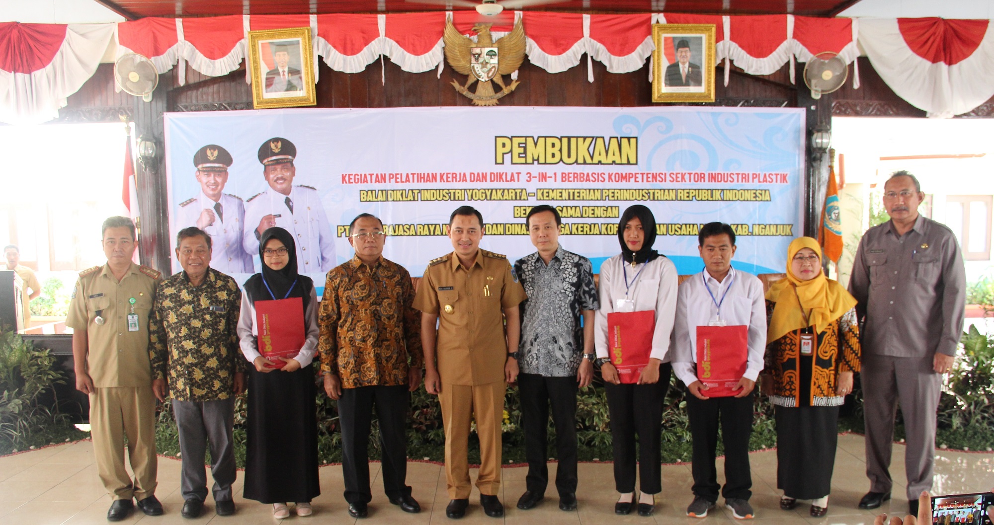 Diklat 3 in 1 Berbasis kompetensi Sektor Industri Plastik oleh Bupati Nganjuk