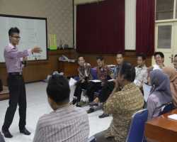 Diklat Communicative English Bagi IKM